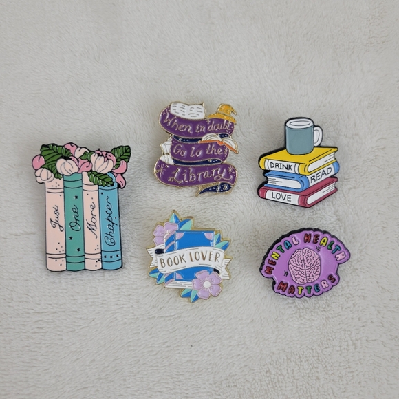 NEW 》 Colorful Book-Themed Enamel Pins Set - Picture 1 of 2